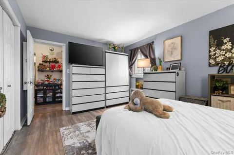 $289,000 | 11 Edmunton Drive, Unit E5, North Babylon, NY 11703