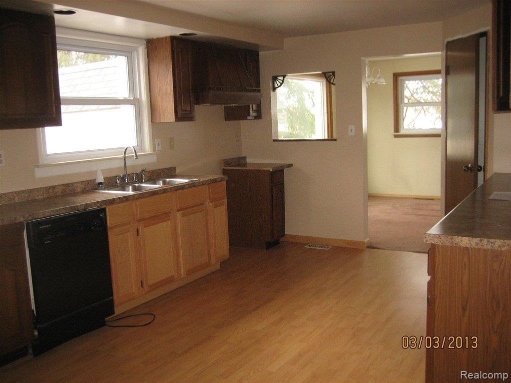 56540 Hayes Road Macomb, MI 48042 - Photo 2 of 19 Kitchen View 3.JPG