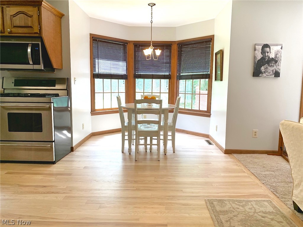 19155 West Middletown Road Beloit, OH 44609 - Photo 9 of 28 Dinette in kitchen