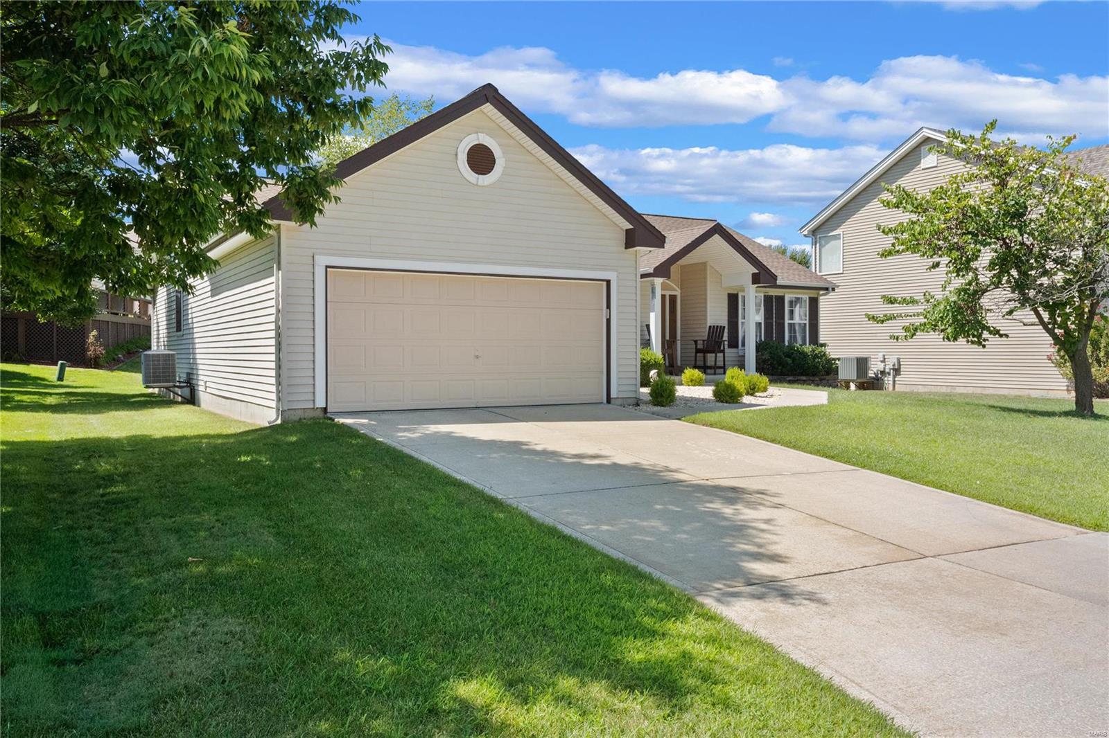 411 Rascal Crossing O'Fallon, MO 63366 - Photo 2 of 32
