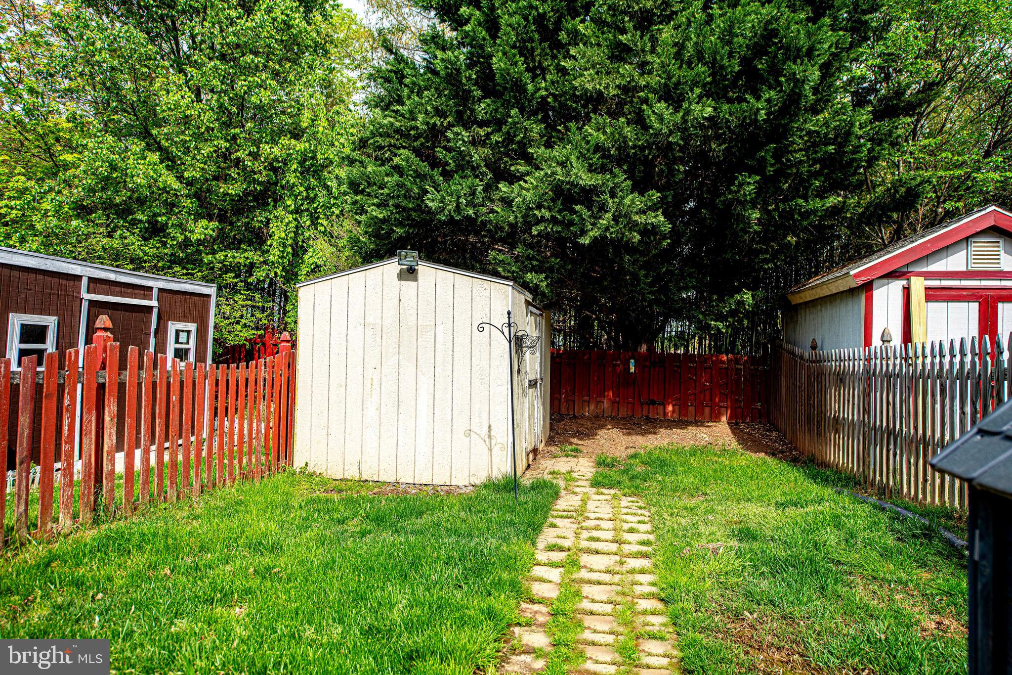 518 MacIntosh Circle Joppa, MD 21085 - Photo 29 of 29 a view of backyard with a garden and plants