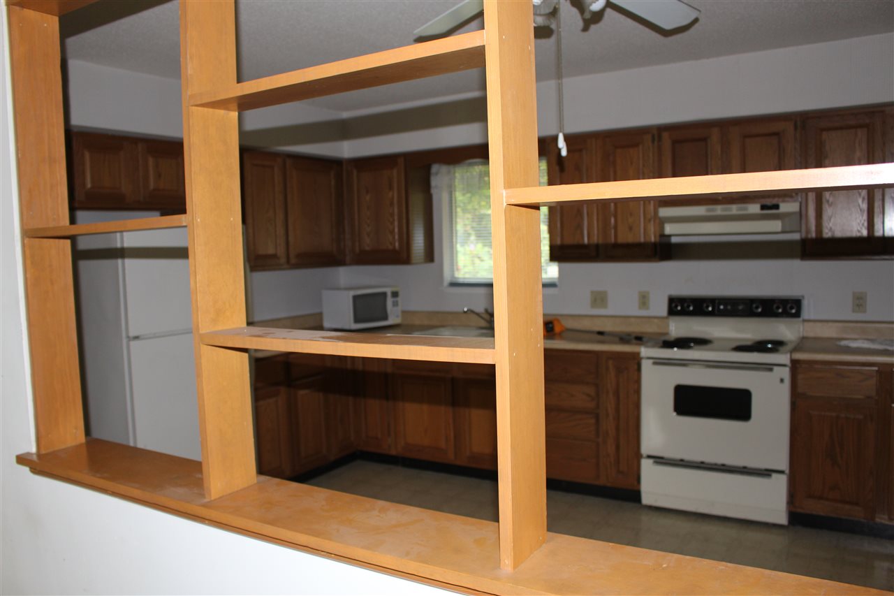 689 Holly Road Cadillac, MI 49601 - Photo 10 of 23 1823099-9.JPG