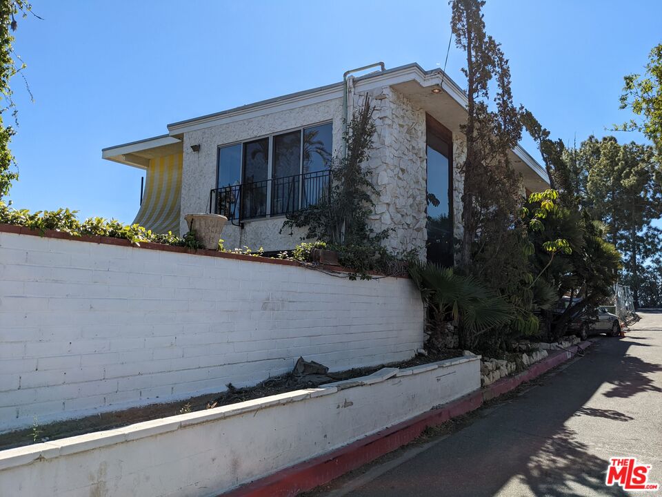 1830 Bel Air Road Los Angeles, CA 90077 - Photo 4 of 12 a front view of a house with garden