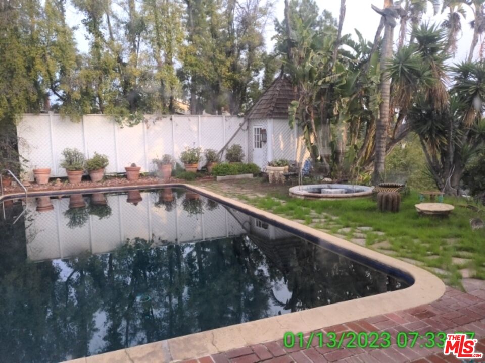 1830 Bel Air Road Los Angeles, CA 90077 - Photo 7 of 12 a view of a backyard with swimming pool