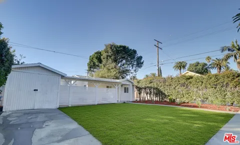 a view of a back yard of the house