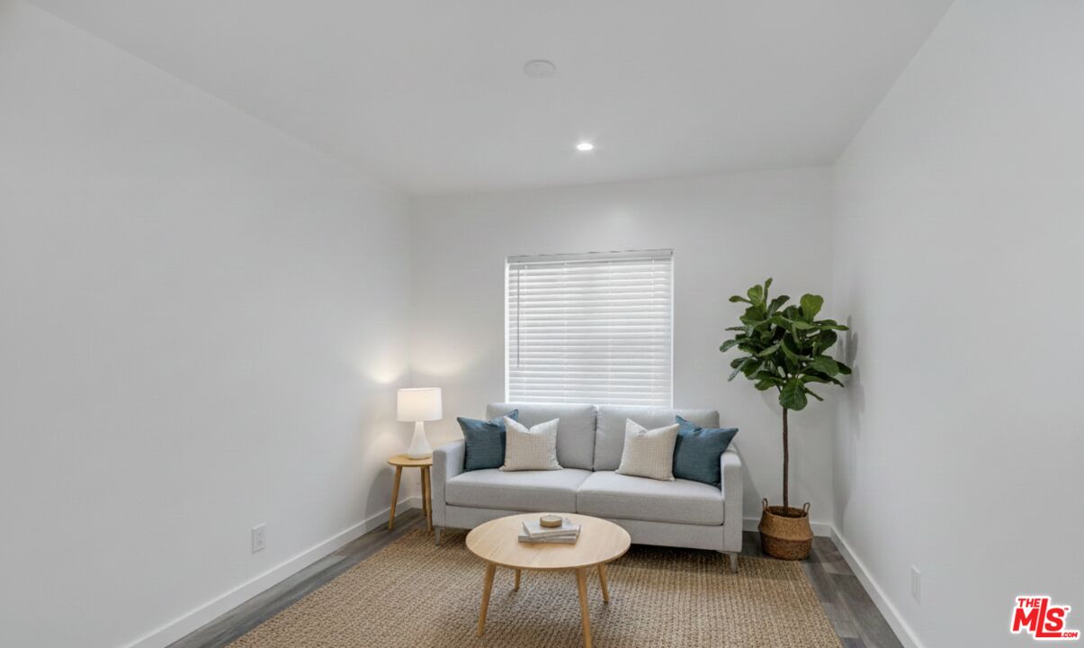 507 Sinaloa Avenue Pasadena, CA 91106 - Photo 7 of 11 a living room with furniture and a potted plant