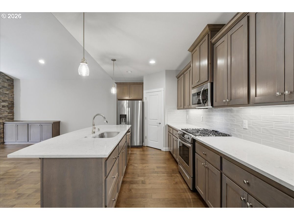 1821 Northeast 173rd Way Ridgefield, WA 98642 - Photo 17 of 36 Kitchen