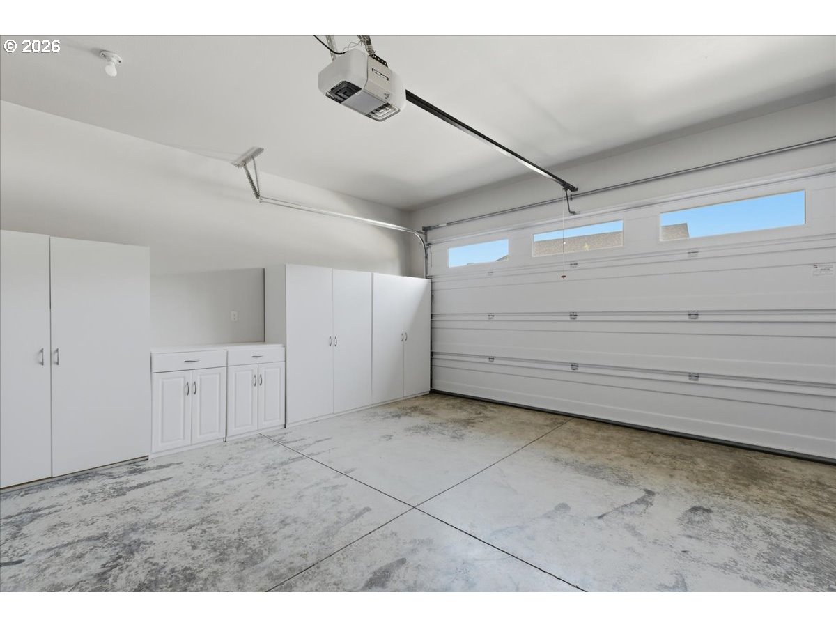 1821 Northeast 173rd Way Ridgefield, WA 98642 - Photo 29 of 36 Garage