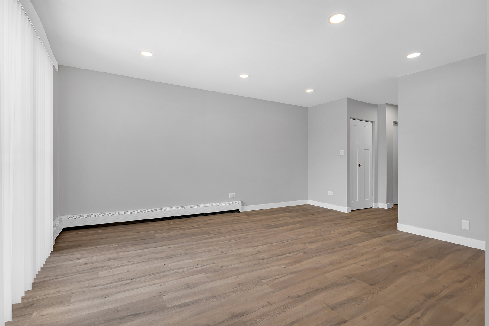 840 College Boulevard Addison, IL 60101 - Photo 3 of 8