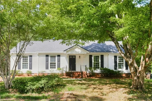 $269,900 | 206 Village Lane, Greensboro, NC 27409