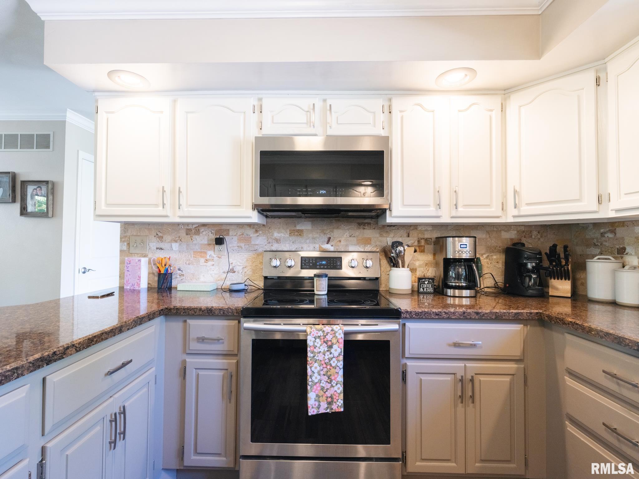 3612 West Chartwell Road Peoria, IL 61614 - Photo 51 of 63 Gallery Image 51