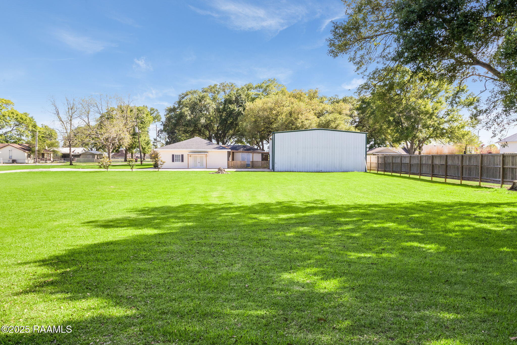 135 Melbry Road Lafayette, LA 70508 - Photo 19 of 23 side yard