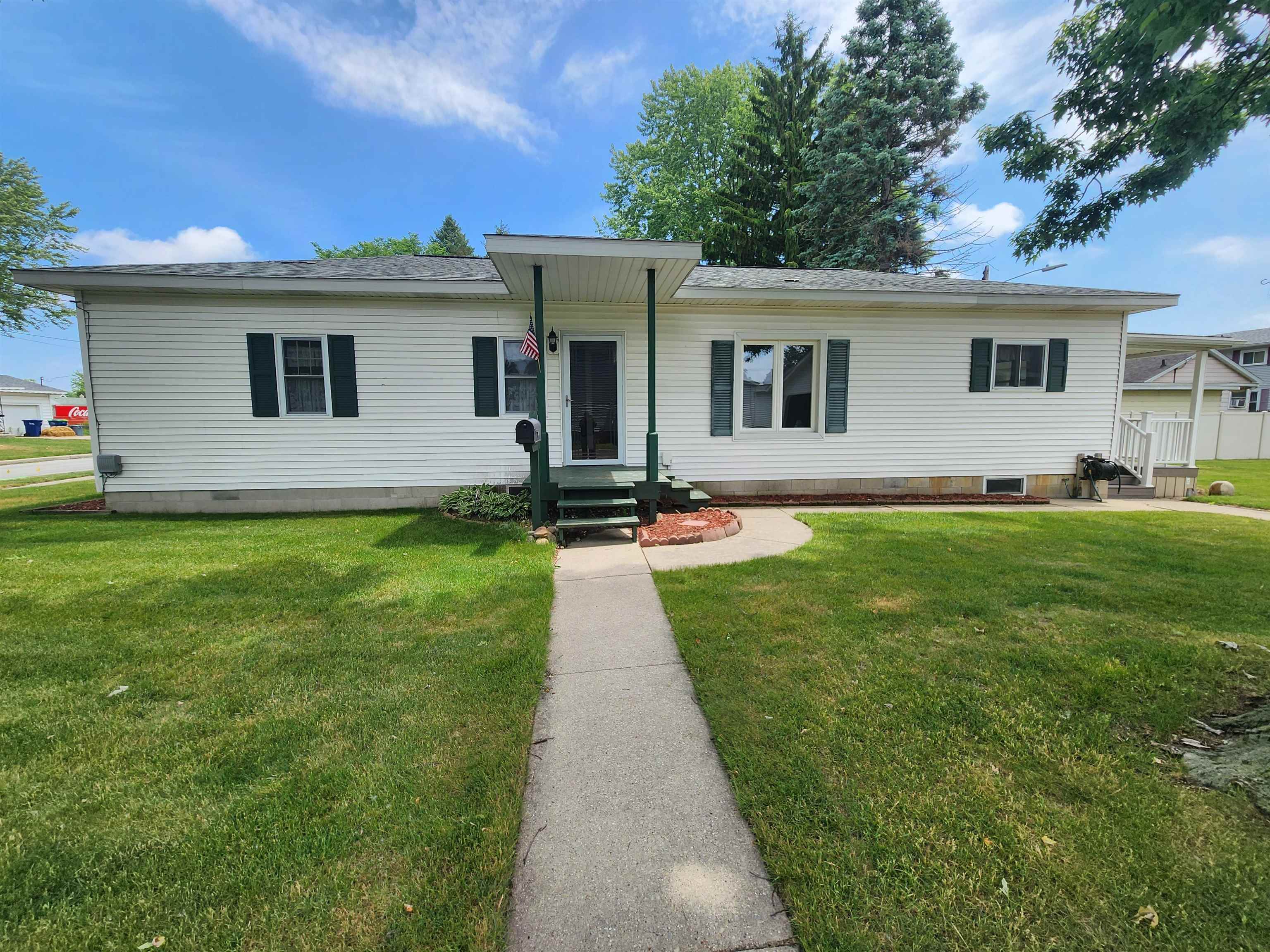 416 39th Street Bay City, MI 48708 - Photo 3 of 30