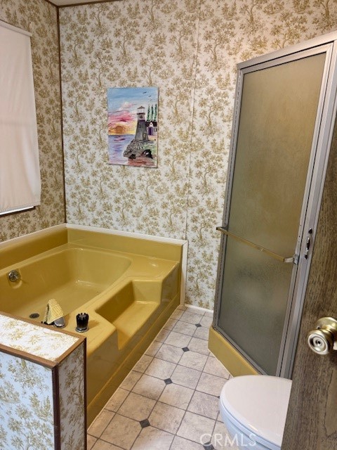 975 California Street, Unit 8 Calimesa, CA 92320 - Photo 14 of 19 a bathroom with a tub and a shower