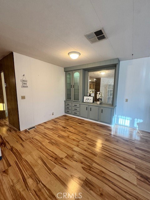 975 California Street, Unit 8 Calimesa, CA 92320 - Photo 4 of 19 a view of a livingroom with wooden floor