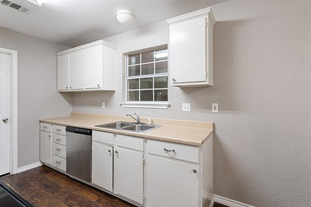 812 Barber Avenue Cleburne, TX 76031 - Photo 11 of 20