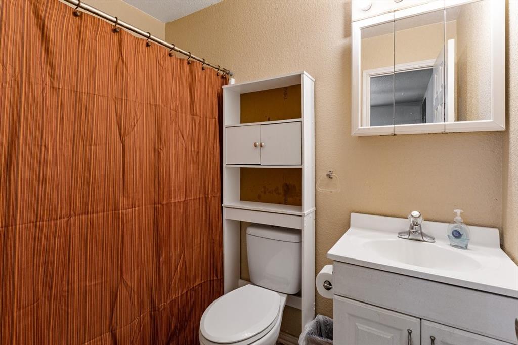 812 Barber Avenue Cleburne, TX 76031 - Photo 16 of 20 Primary Bath