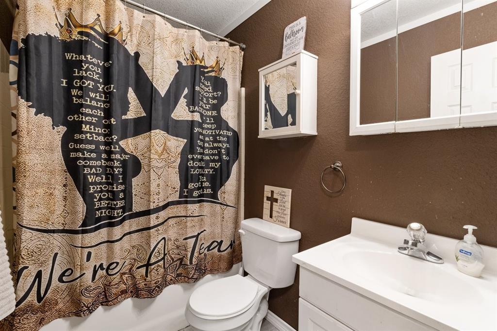 812 Barber Avenue Cleburne, TX 76031 - Photo 19 of 20 Guest Bath