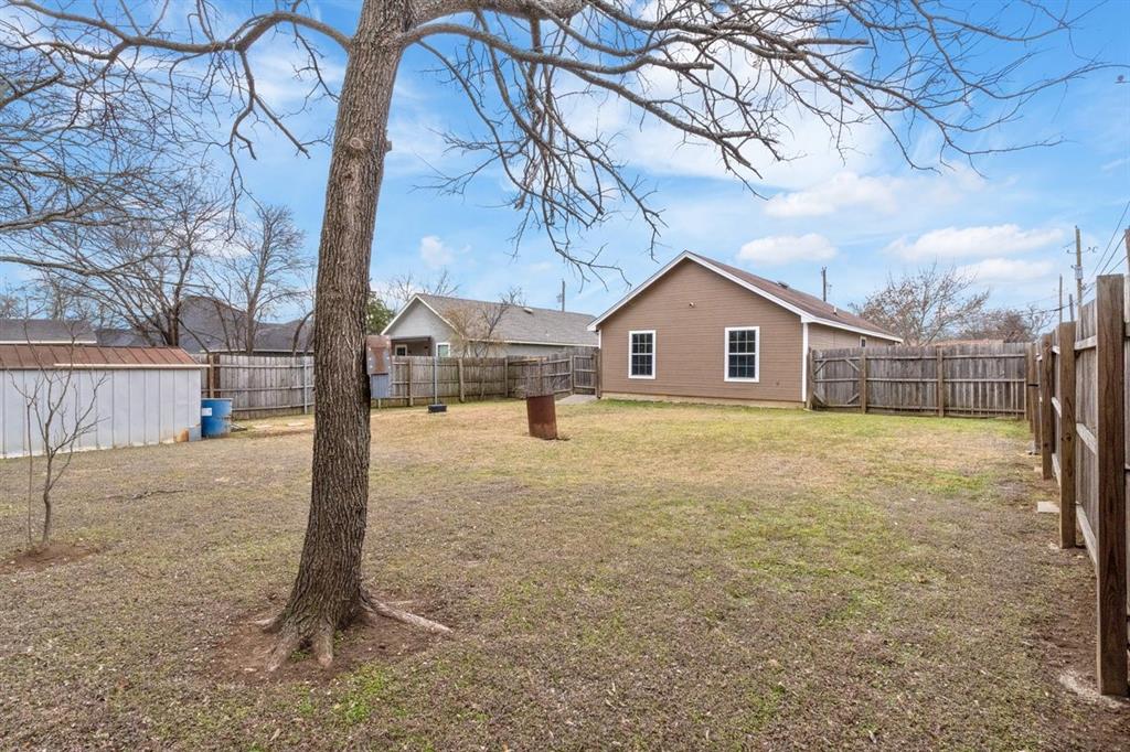 812 Barber Avenue Cleburne, TX 76031 - Photo 5 of 20