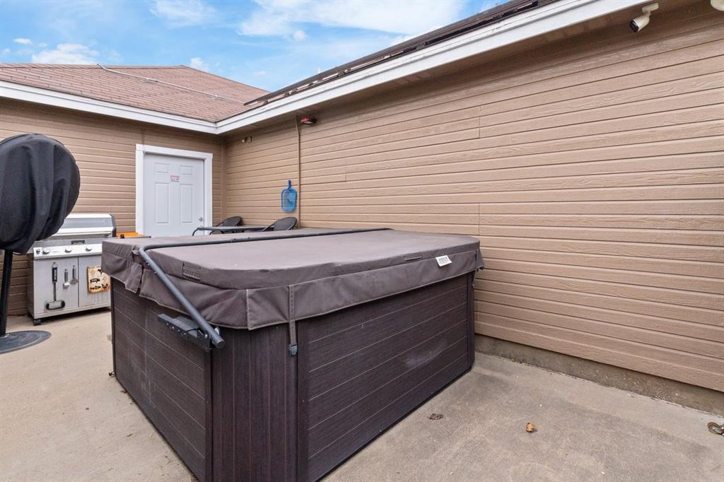 812 Barber Avenue Cleburne, TX 76031 - Photo 7 of 20