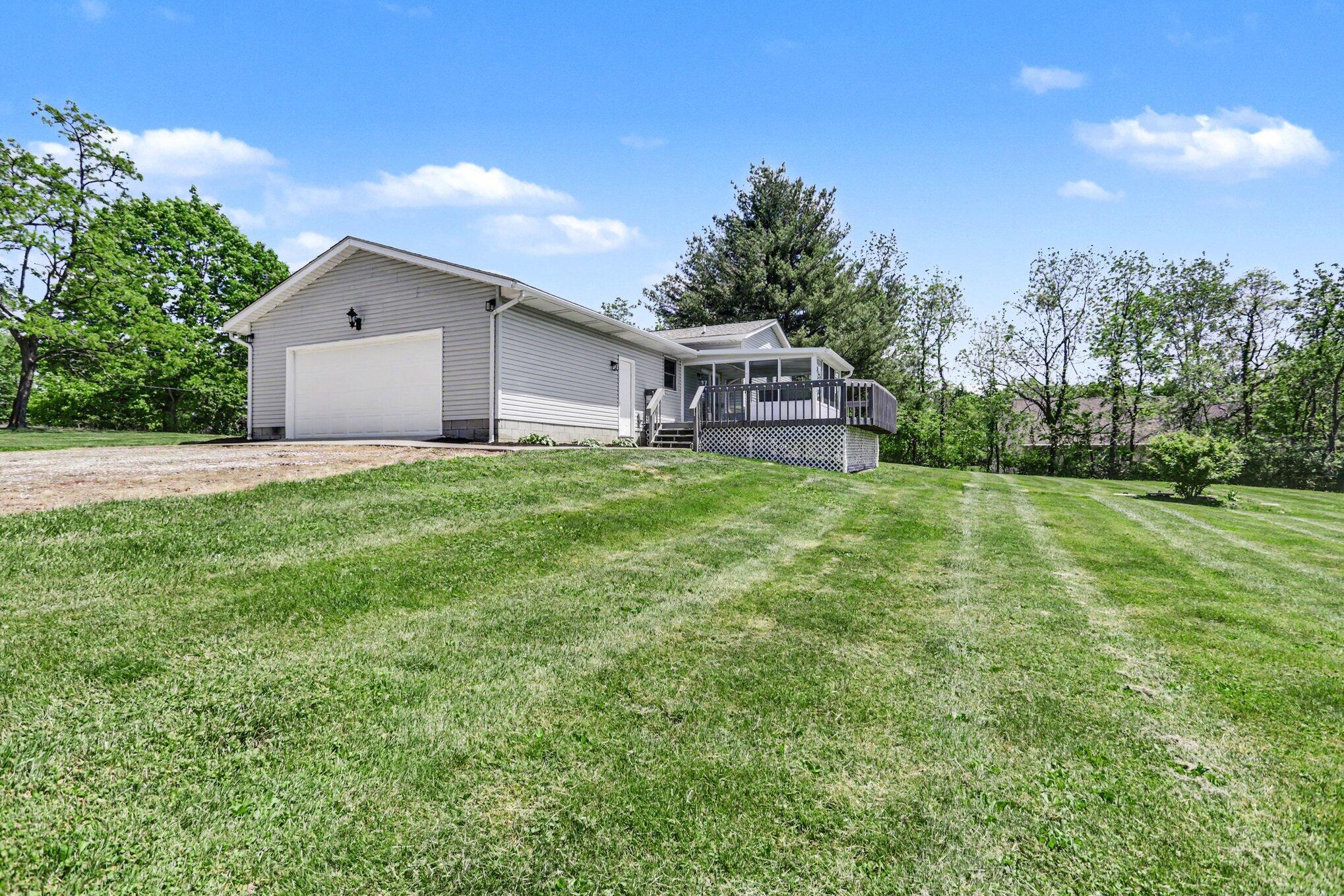 4315 Corner Road Alexandria, OH 43001 - Photo 34 of 39 Side