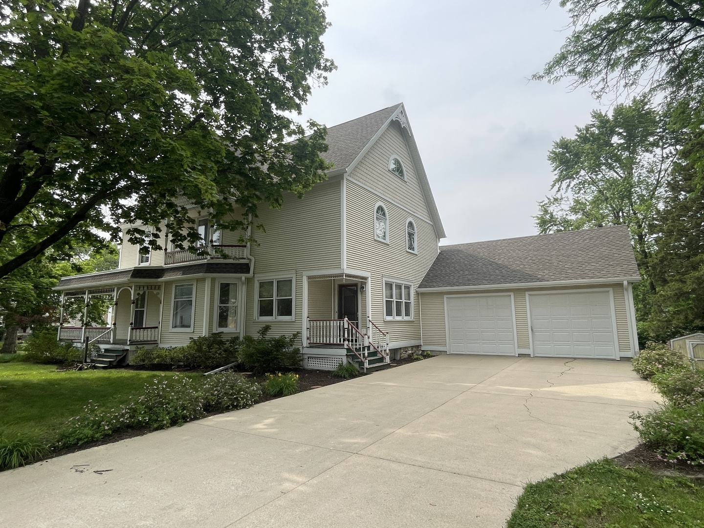 322 Crawford Avenue Dixon, IL 61021 - Photo 3 of 44 a front view of a house with a garden and trees