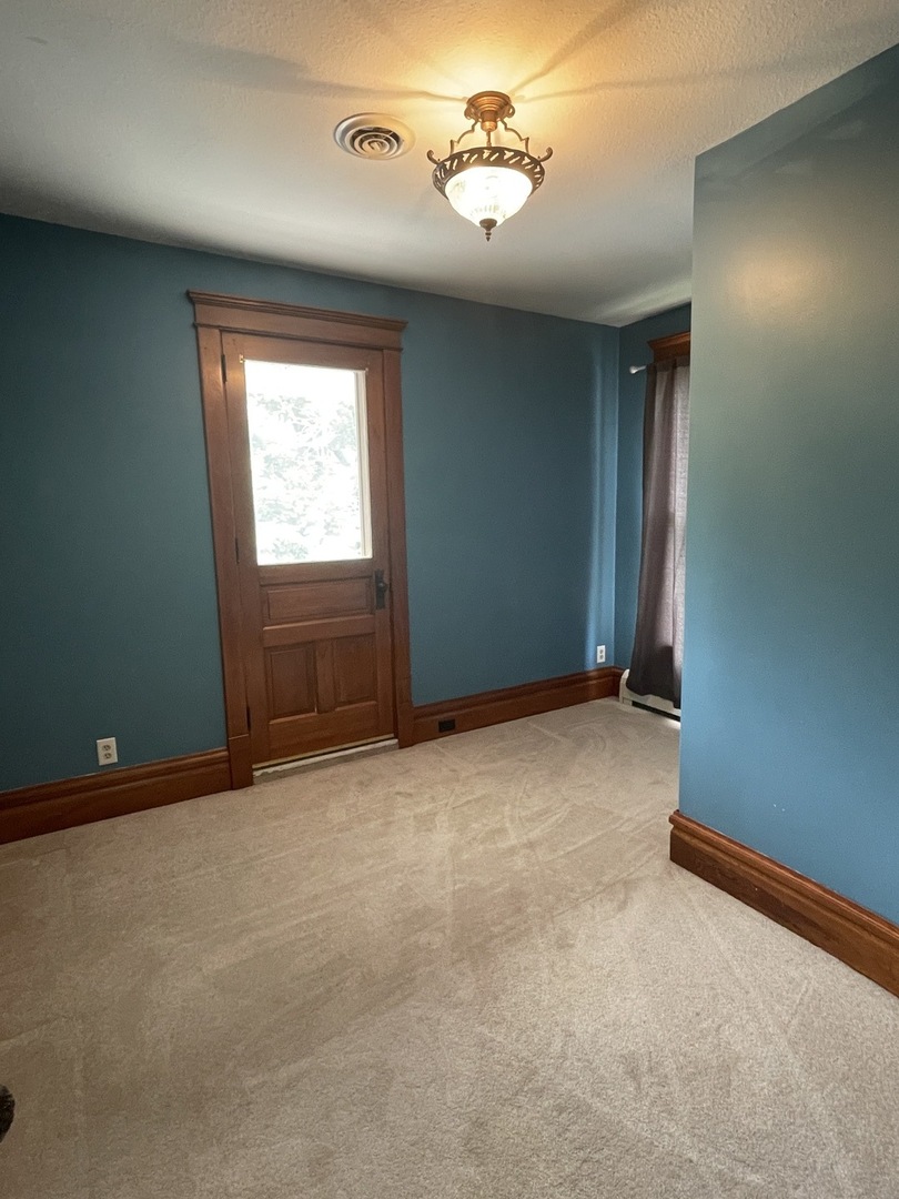 322 Crawford Avenue Dixon, IL 61021 - Photo 33 of 44 an empty room with windows and closet