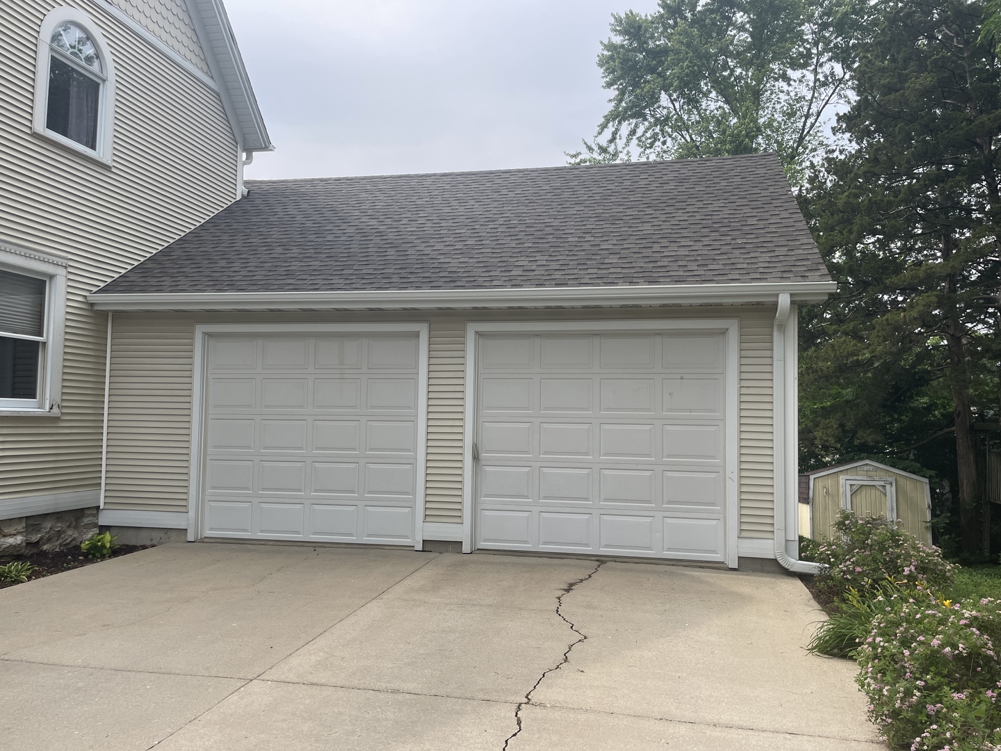 322 Crawford Avenue Dixon, IL 61021 - Photo 40 of 44 front view of a house