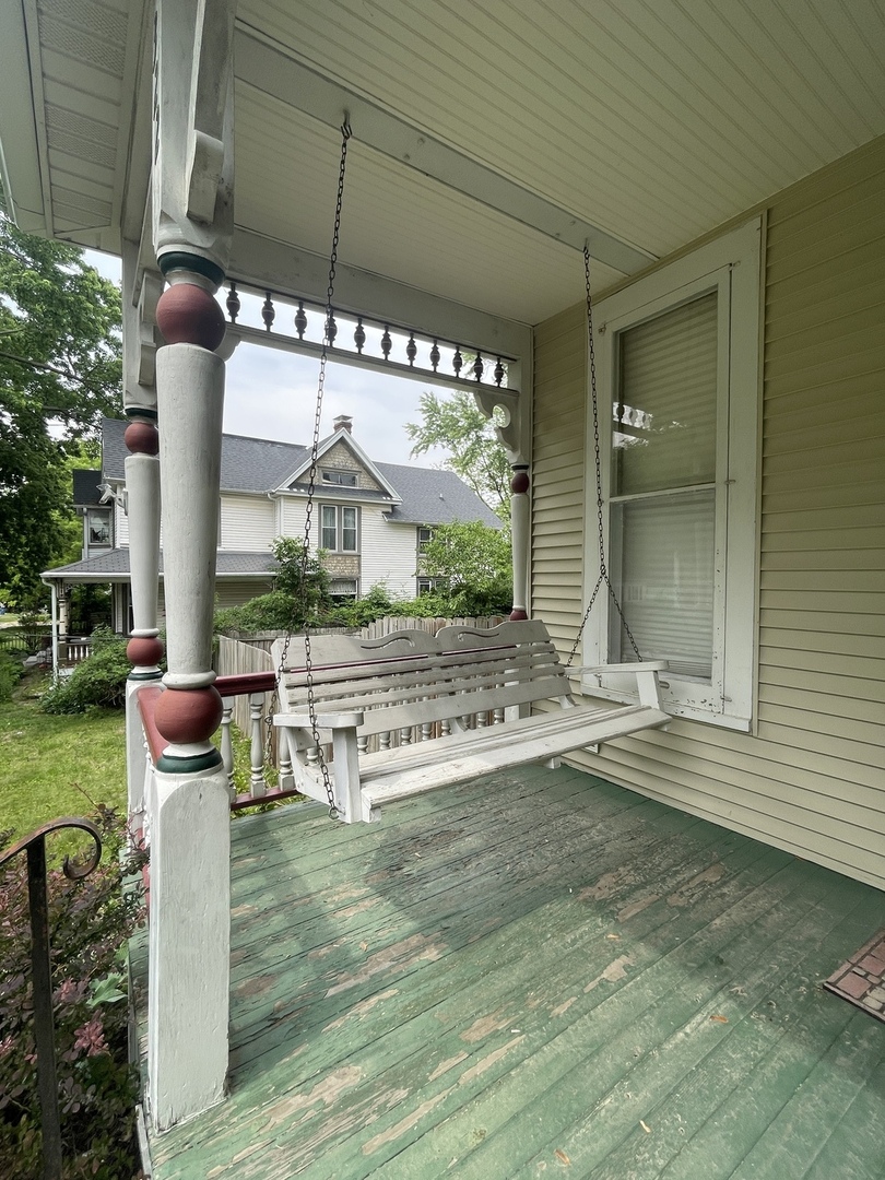 322 Crawford Avenue Dixon, IL 61021 - Photo 6 of 44