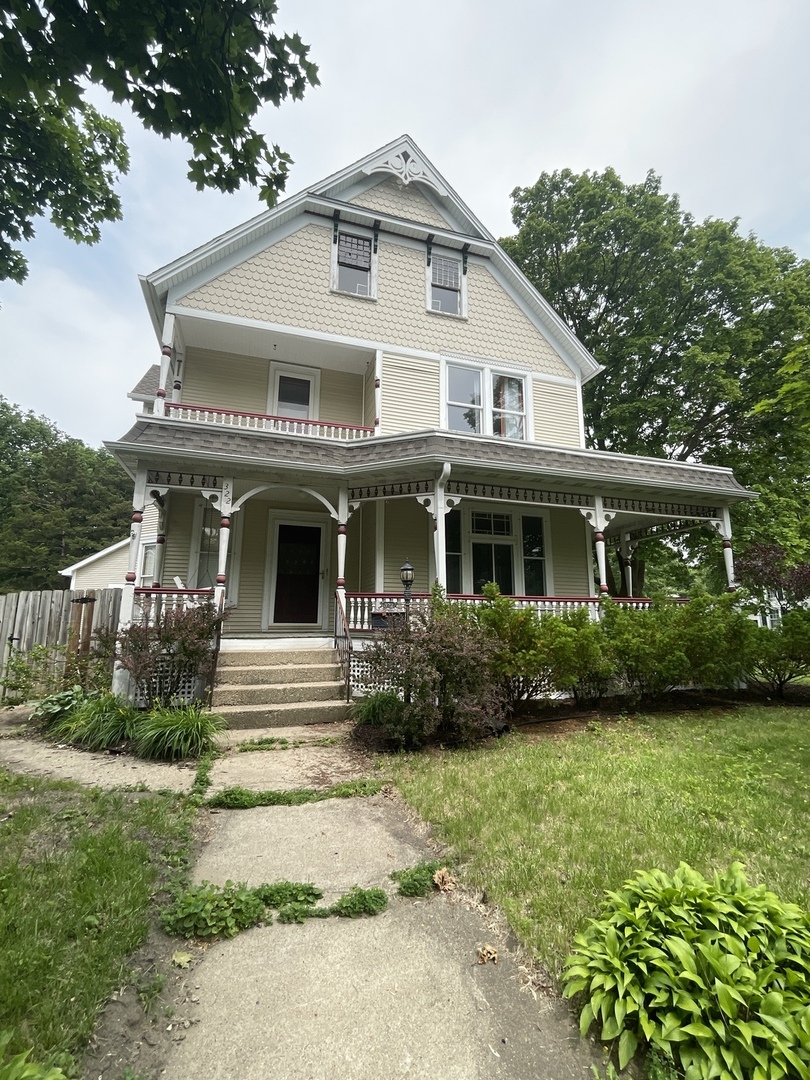 322 Crawford Avenue Dixon, IL 61021 - Photo 7 of 44 a front view of a house with garden