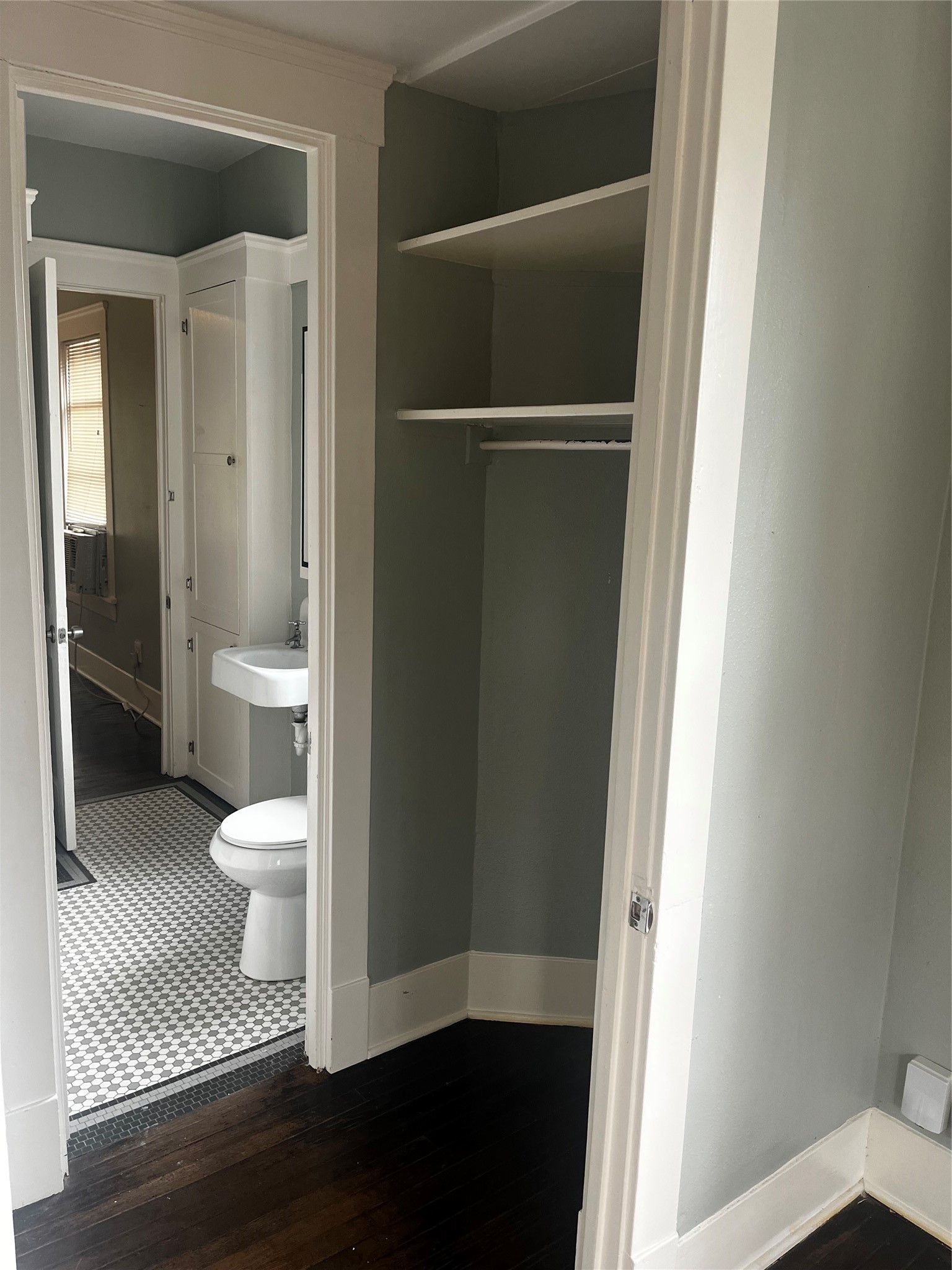1711 West Main Street, Unit 3 Houston, TX 77098 - Photo 7 of 11 a bathroom with a toilet