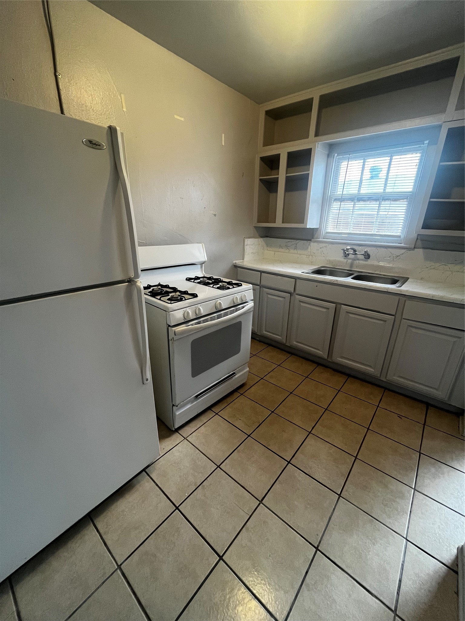 1711 West Main Street, Unit 3 Houston, TX 77098 - Photo 8 of 11 a kitchen with stainless steel appliances granite countertop a stove a sink and a refrigerator