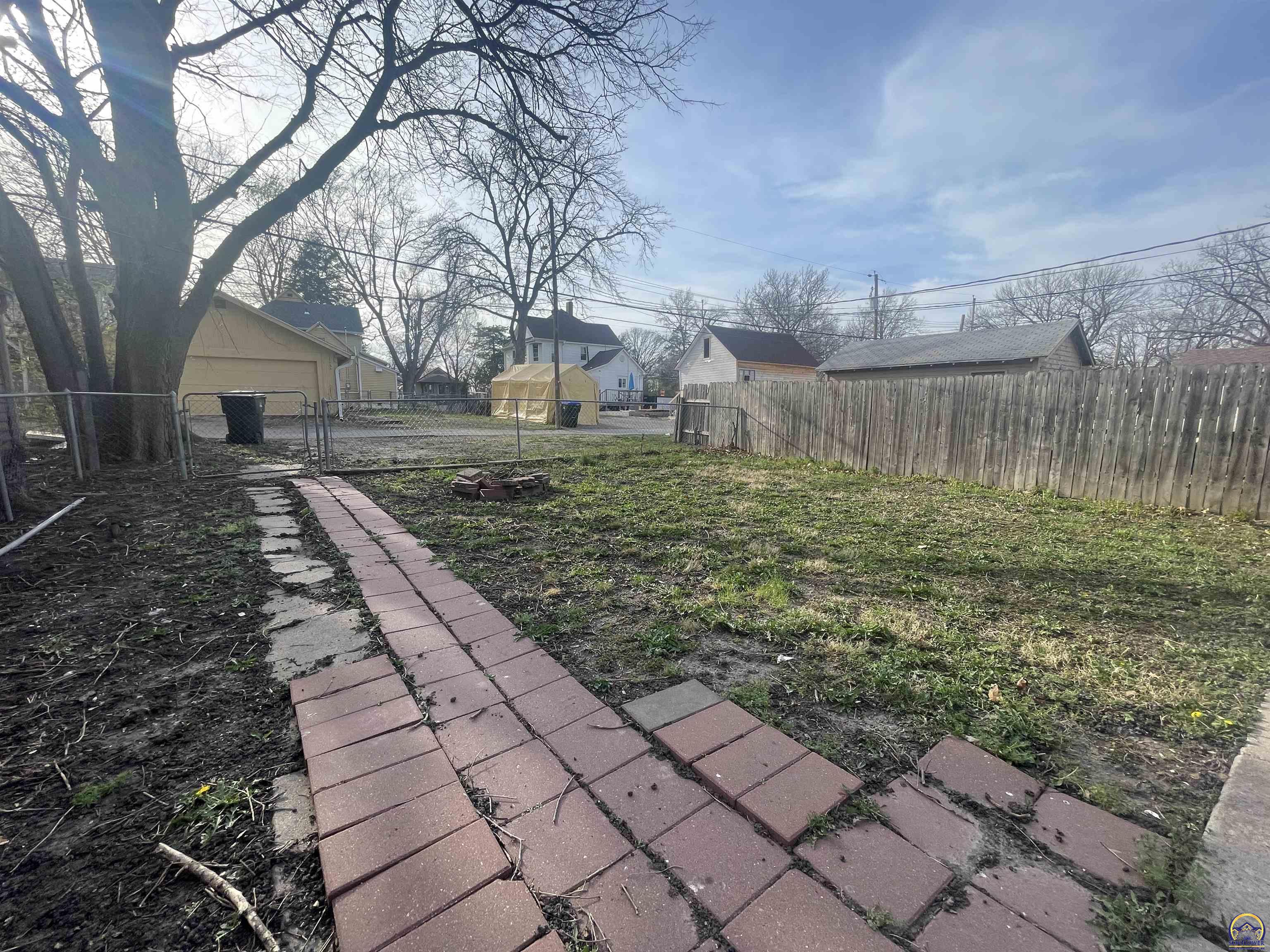 1159 Southwest Plass Avenue Topeka, KS 66604 - Photo 5 of 17