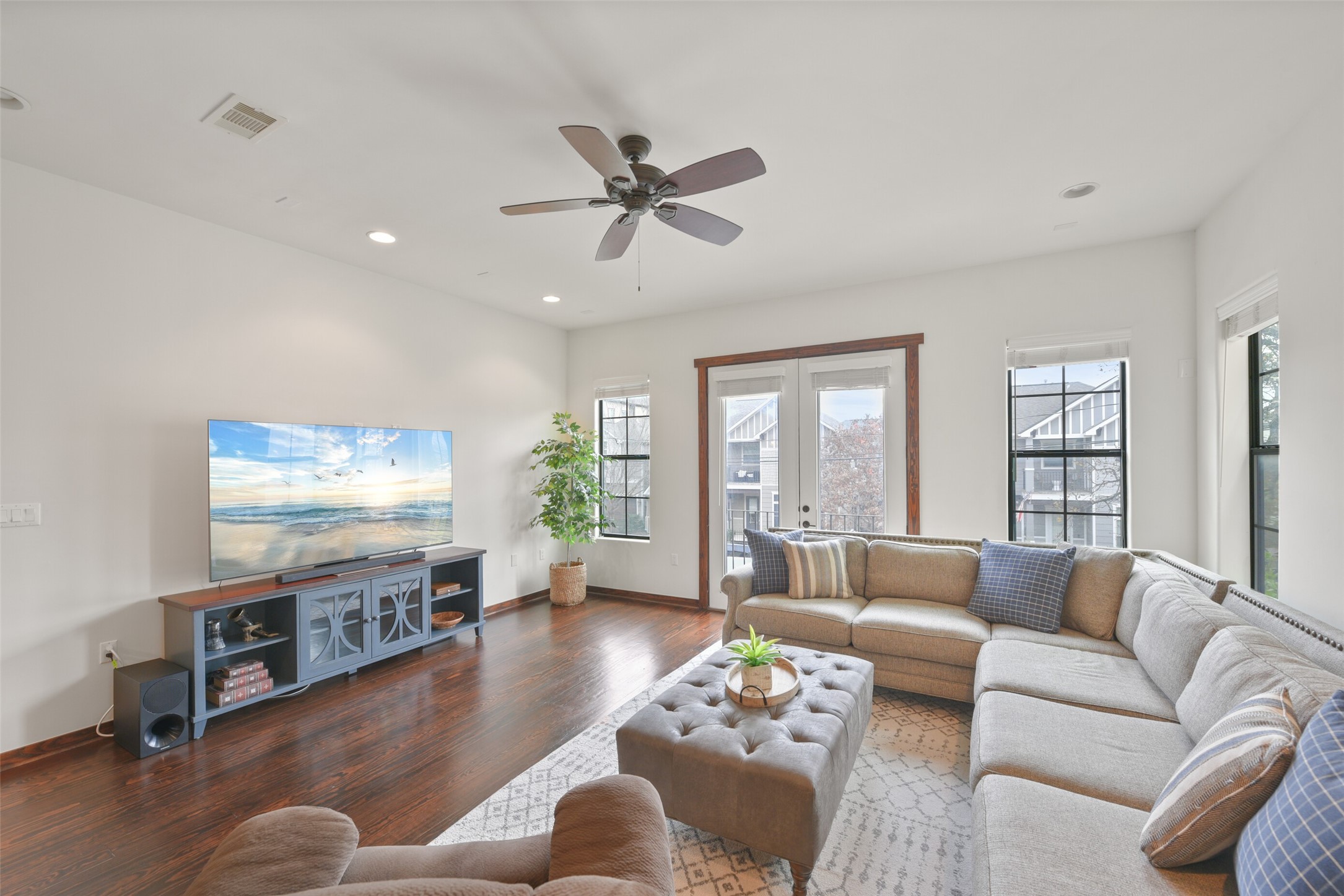 2601 Bevis Street, Unit B Houston, TX 77008 - Photo 4 of 25 Another view showing this spacious room with plenty of space for different furniture configurations.