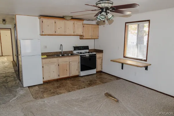 $1,550 | 595 Vista Avenue, Sugarloaf, CA 92386