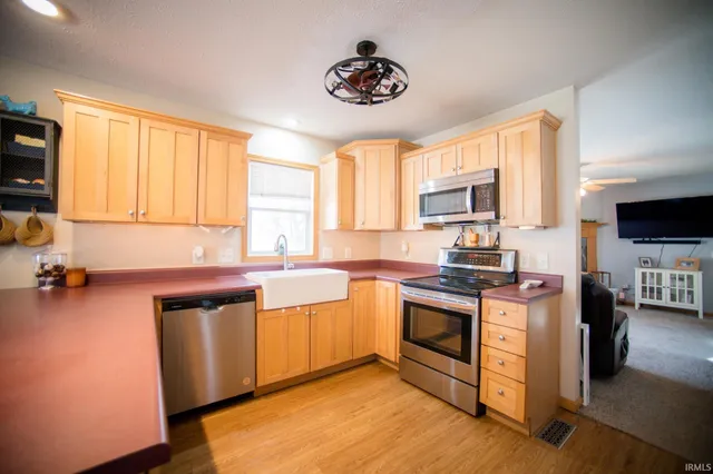 $359,000 | 682 East Pr Road North, Sullivan, IN 47882