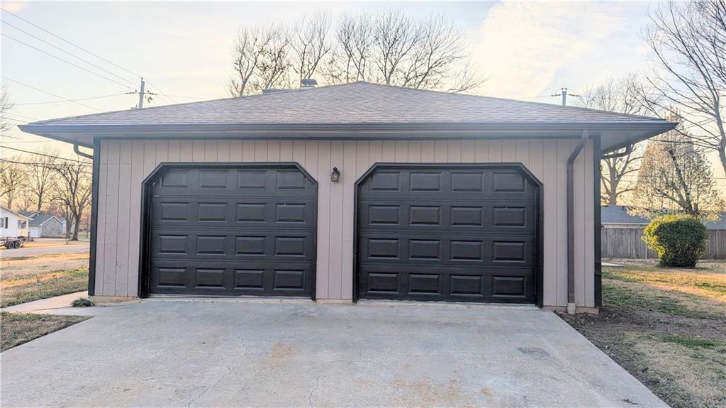 201 West Hospital Road El Dorado Springs, MO 64744 - Photo 3 of 23