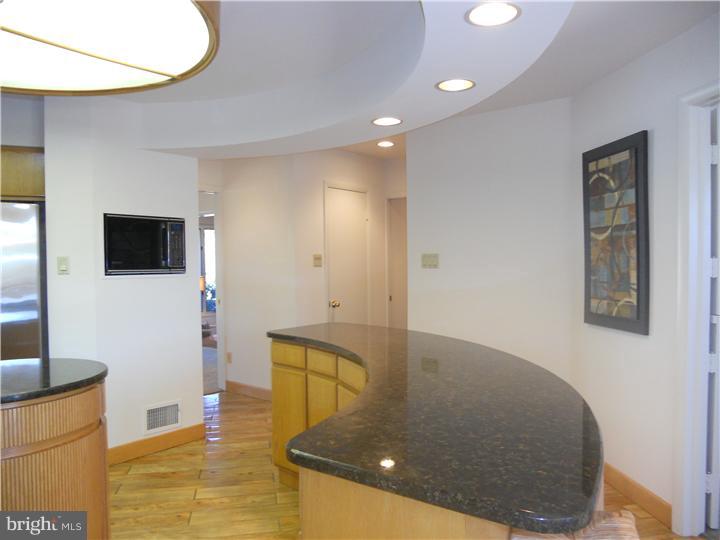 472 Kenwood Road Huntingdon Valley, PA 19006 - Photo 2 of 17 Kitchen
