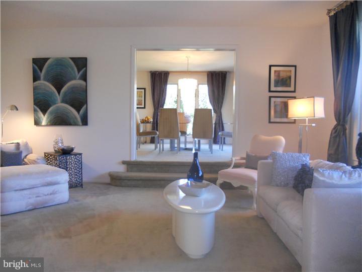 472 Kenwood Road Huntingdon Valley, PA 19006 - Photo 4 of 17 Living Room