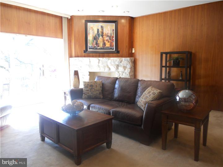 472 Kenwood Road Huntingdon Valley, PA 19006 - Photo 7 of 17 Family Room