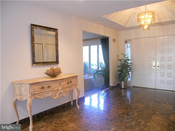 472 Kenwood Road Huntingdon Valley, PA 19006 - Photo 8 of 17 Foyer