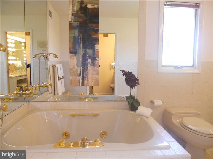 472 Kenwood Road Huntingdon Valley, PA 19006 - Photo 10 of 17 Bathroom