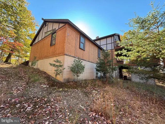 $249,900 | 465 Sundown Trail, Great Cacapon, WV 25422