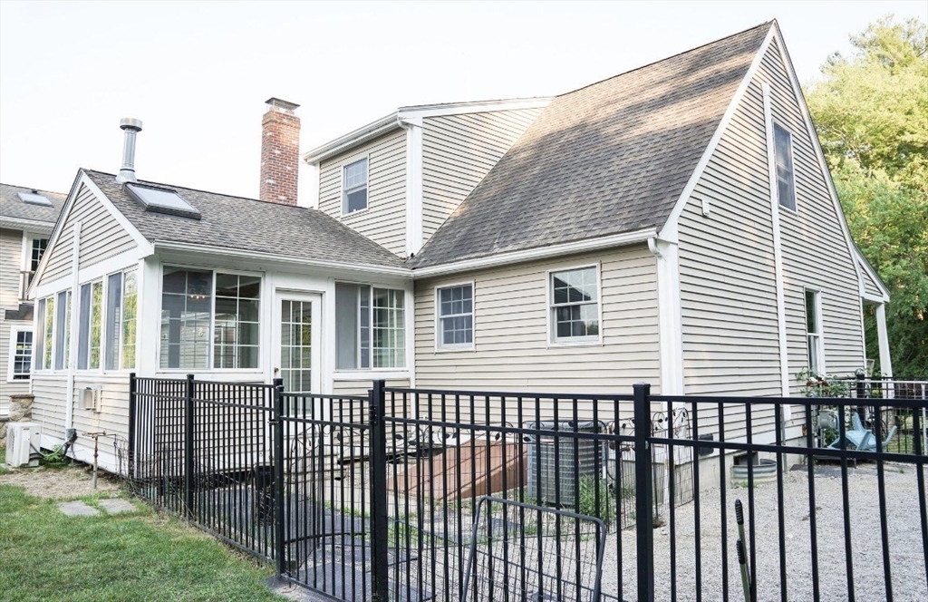 241 New Bedford Road Rochester, MA 02770 - Photo 4 of 25
