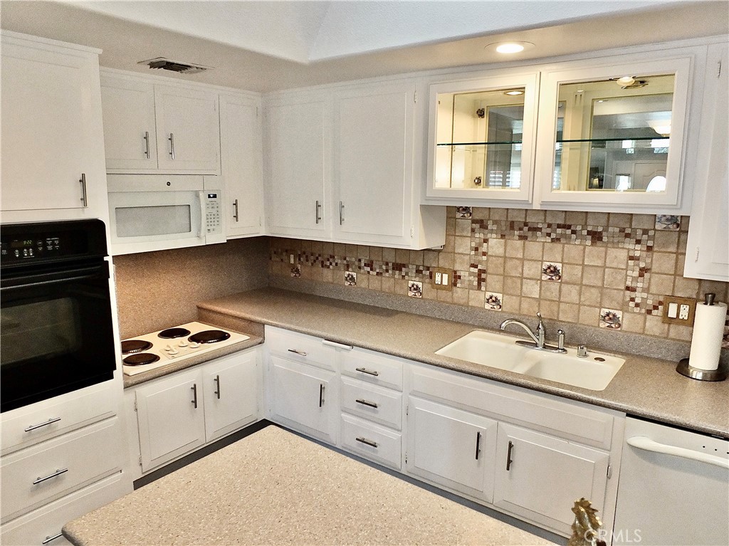 1560 Homewood Road, Unit 114L Seal Beach, CA 90740 - Photo 19 of 53