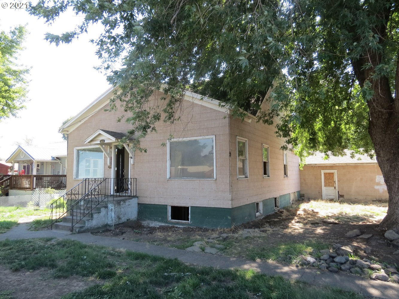 814 Southwest Frazer Avenue Pendleton, OR 97801 - Photo 2 of 21 Gallery Image 2