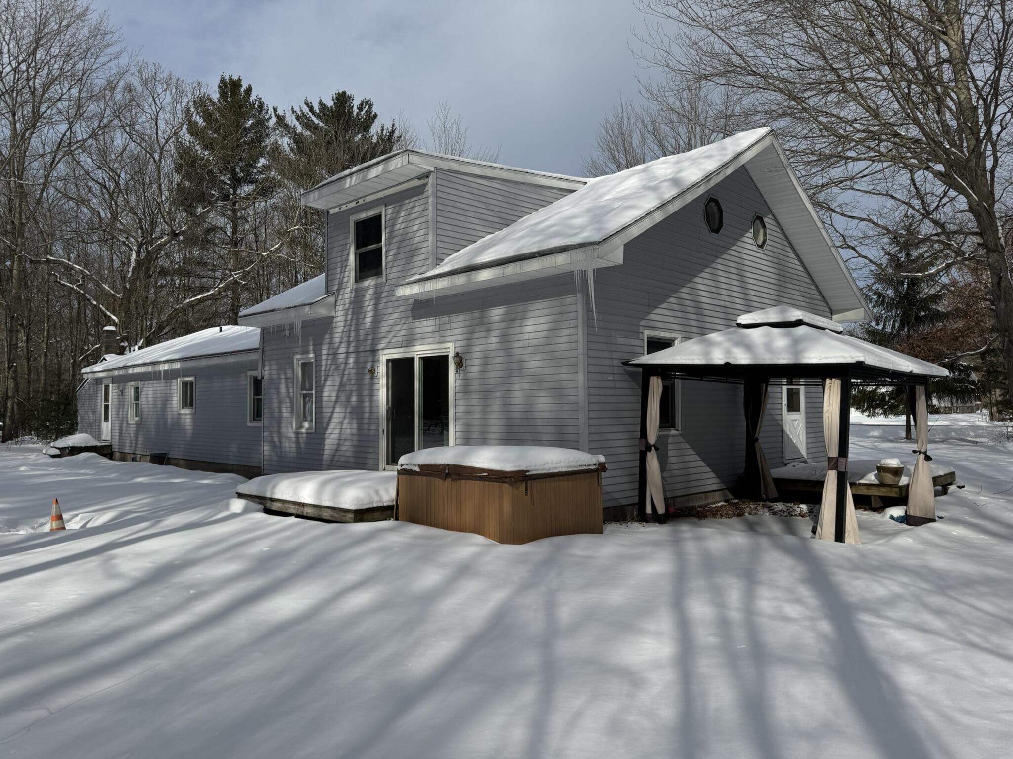 4503 West River Road Muskegon, MI 49445 - Photo 3 of 38 IMG_1676