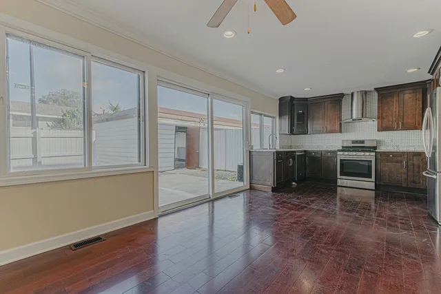 $292,300 | 1336 Court O, Hanover Park, IL 60133