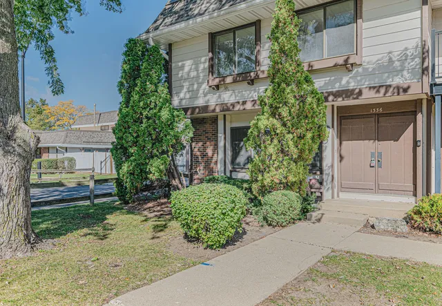 $285,000 | 1336 Court O, Hanover Park, IL 60133
