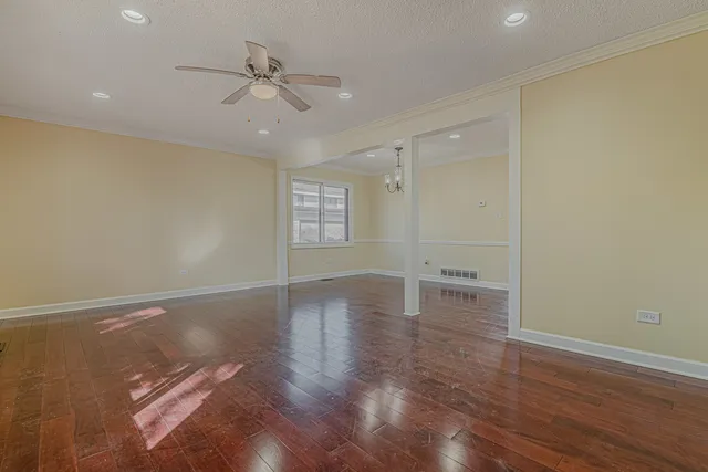 $292,300 | 1336 Court O, Hanover Park, IL 60133